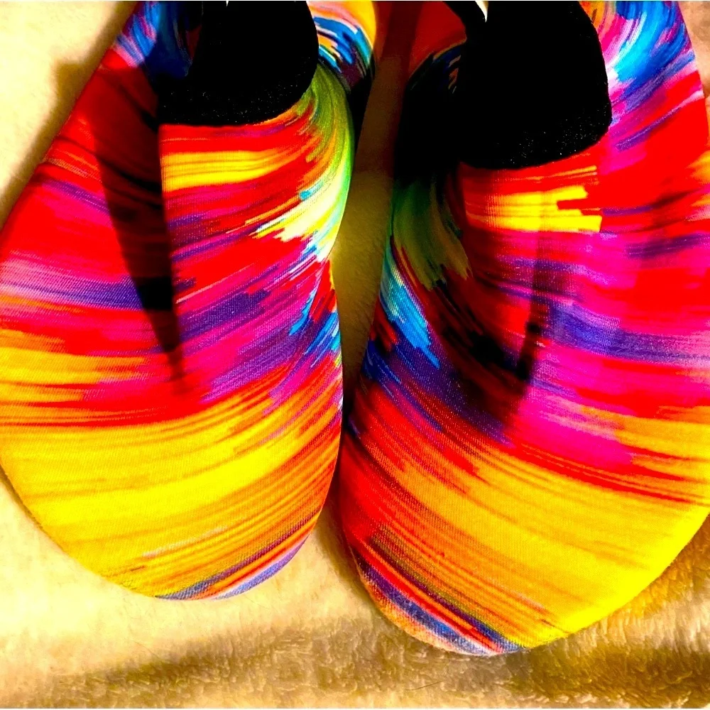 EUC Kids Water Shoes, Tie Dye, Unisex, Sz 12.5, 13, EU30, EU31, Like new​
